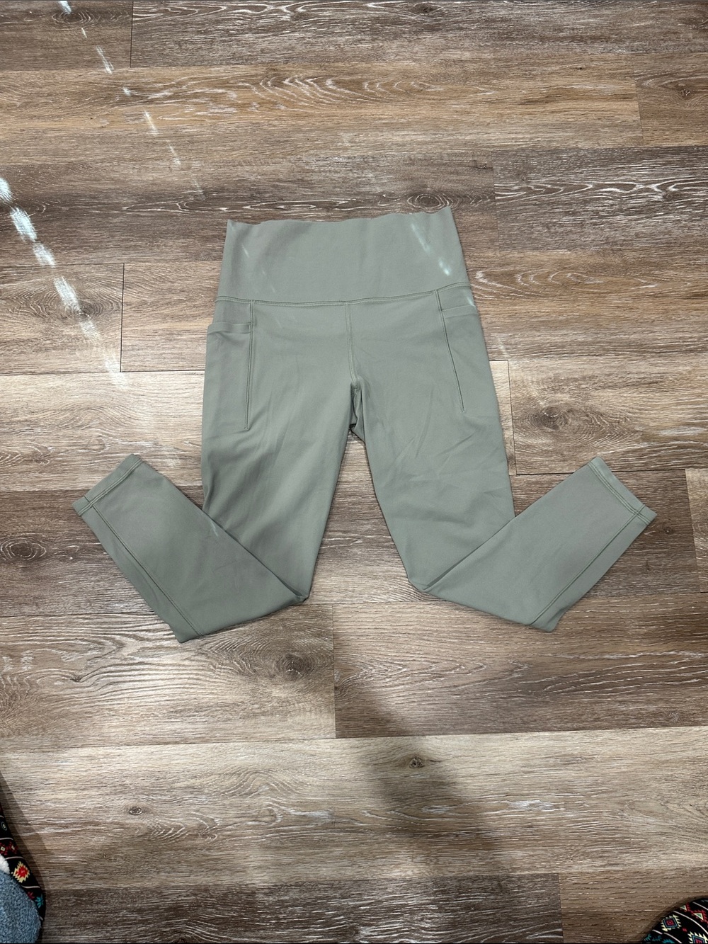 Athleta Salutation Stash Pocket 7/8 Tight